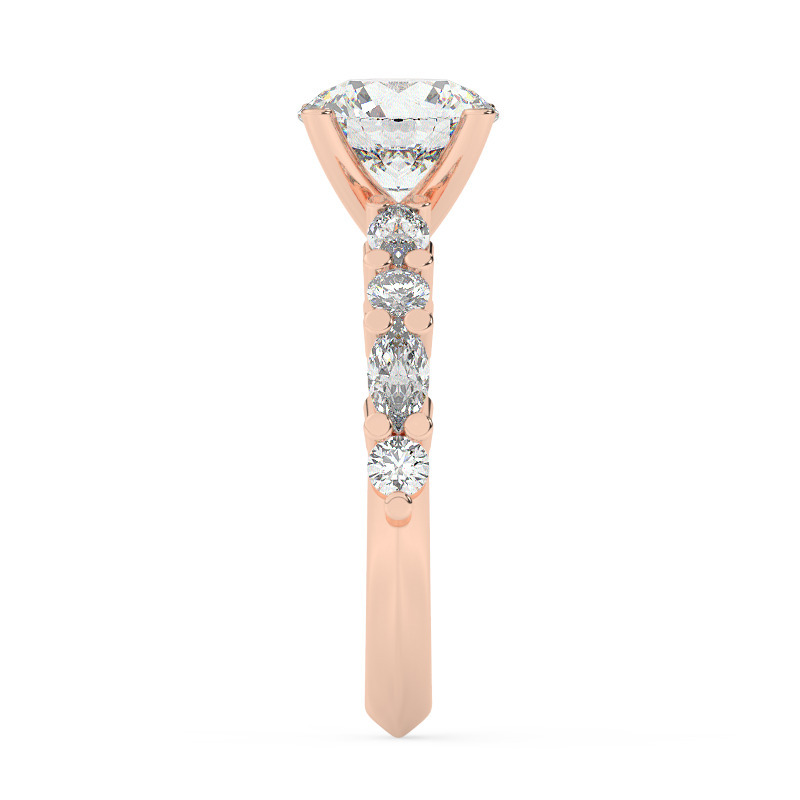 טבעת אירוסין סוליטר ויהלומים בצדדים דגם 50068 זהב אדום רוזגולד 14 קראט במרכז זירקוניה 2.50 קראט עגול בחיתוך קראט מסביב ובצדדים זירקונים – תמונה 4