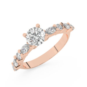 טבעת אירוסין סוליטר ויהלומים בצדדים דגם 50068 כסף מצופה זהב אדום רוזגולד במרכז יהלום מעבדה 1 קראט בחיתוך עגול עם תעודה גמולוגית אירופאית IGI מסביב ובצדדים יהלומי מעבדה במשקל של 0.40 קראט בנוסף 0.20 קראט