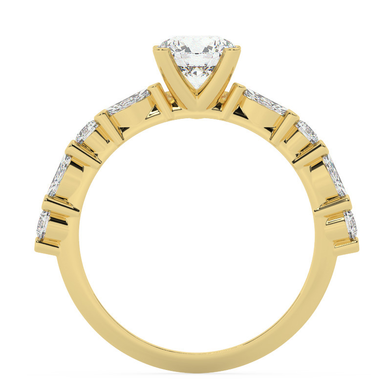 טבעת אירוסין סוליטר ויהלומים בצדדים דגם 50068 כסף מצופה זהב צהוב במרכז יהלום מעבדה 1.50 קראט בחיתוך עגול עם תעודה גמולוגית אירופאית IGI מסביב ובצדדים יהלומי מעבדה במשקל של 0.40 קראט בנוסף 0.20 קראט – תמונה 3