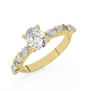 טבעת אירוסין סוליטר ויהלומים בצדדים דגם 50068 כסף מצופה זהב צהוב במרכז יהלום מעבדה 1 קראט בחיתוך אובל עם תעודה גמולוגית אירופאית IGI מסביב ובצדדים יהלומי מעבדה במשקל של 0.40 קראט בנוסף 0.20 קראט