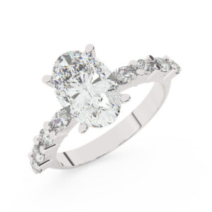 טבעת אירוסין סוליטר ויהלומים בצדדים דגם 50068 כסף מצופה זהב לבן במרכז אבן מעבדה מוסונייט 5 קראט בחיתוך אובל עם תעודה גמולוגית בינלאומית GRA מסביב ובצדדים אבני מעבדה מוסונייט במשקל של 0.40 קראט בנוסף 0.20 קראט