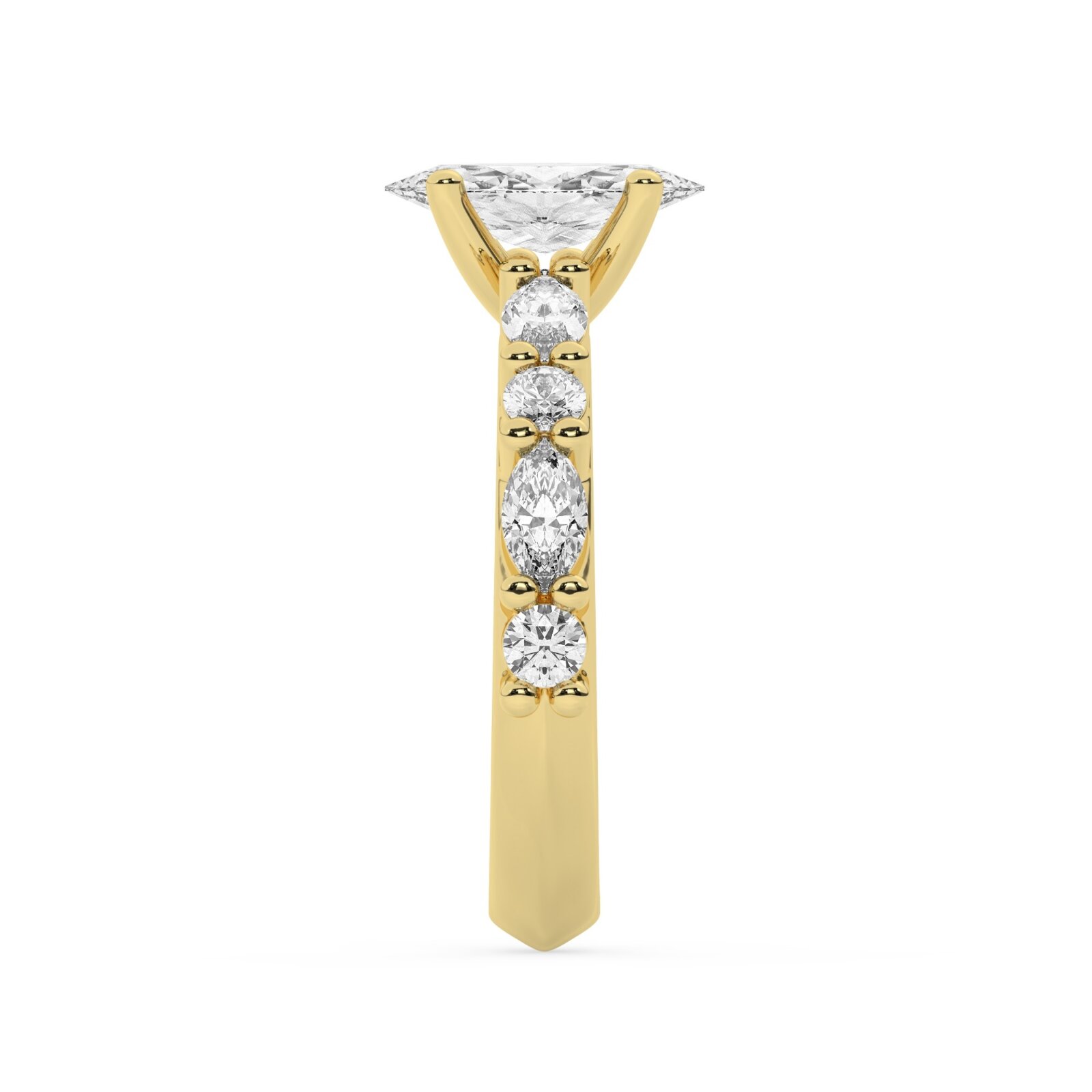 טבעת אירוסין סוליטר ויהלומים בצדדים דגם 50068 כסף מצופה זהב צהוב במרכז יהלום מעבדה 1.50 קראט בחיתוך מרקיזה עם תעודה גמולוגית אירופאית IGI מסביב ובצדדים יהלומי מעבדה במשקל של 0.40 קראט בנוסף 0.20 קראט – תמונה 4