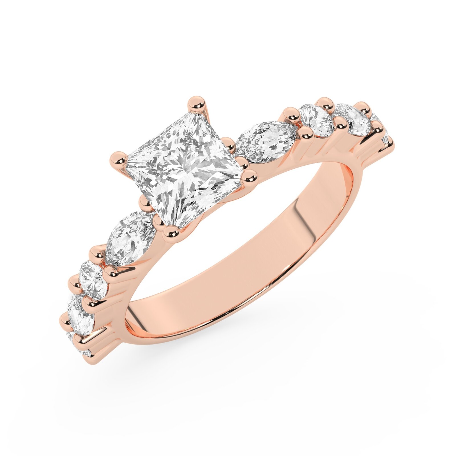 טבעת אירוסין סוליטר ויהלומים בצדדים דגם 50068 כסף מצופה זהב אדום רוזגולד במרכז יהלום מעבדה 1 קראט בחיתוך פרינסס עם תעודה גמולוגית אירופאית IGI מסביב ובצדדים יהלומי מעבדה במשקל של 0.40 קראט בנוסף 0.20 קראט