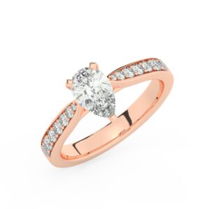 טבעת אירוסין סוליטר וזירקונים בצדדים דגם 50017 זהב אדום רוזגולד 14 קראט במרכז זירקוניה 1 קראט בחיתוך טיפה מסביב ובצדדים זירקונים בחיתוך עגול