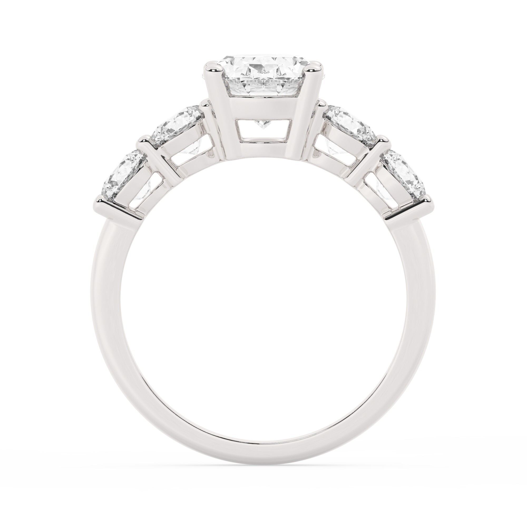 טבעת אירוסין סוליטר וזירקונים בצדדים דגם 50030 כסף מצופה זהב לבן במרכז זירקוניה 2 קראט בחיתוך אובל מסביב ובצדדים זירקונים בחיתוך עגול – תמונה 3