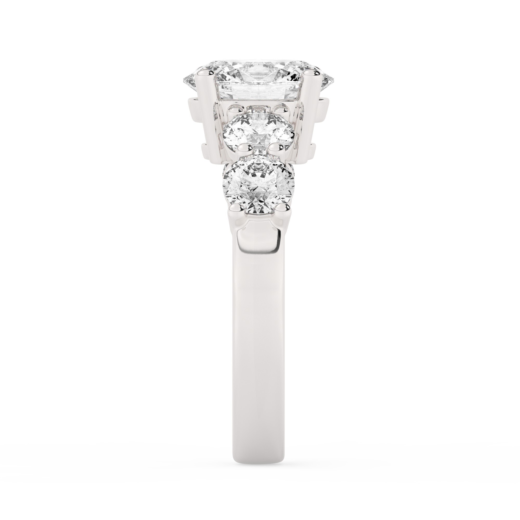 טבעת אירוסין סוליטר וזירקונים בצדדים דגם 50030 כסף מצופה זהב לבן במרכז זירקוניה 2 קראט בחיתוך אובל מסביב ובצדדים זירקונים בחיתוך עגול – תמונה 4