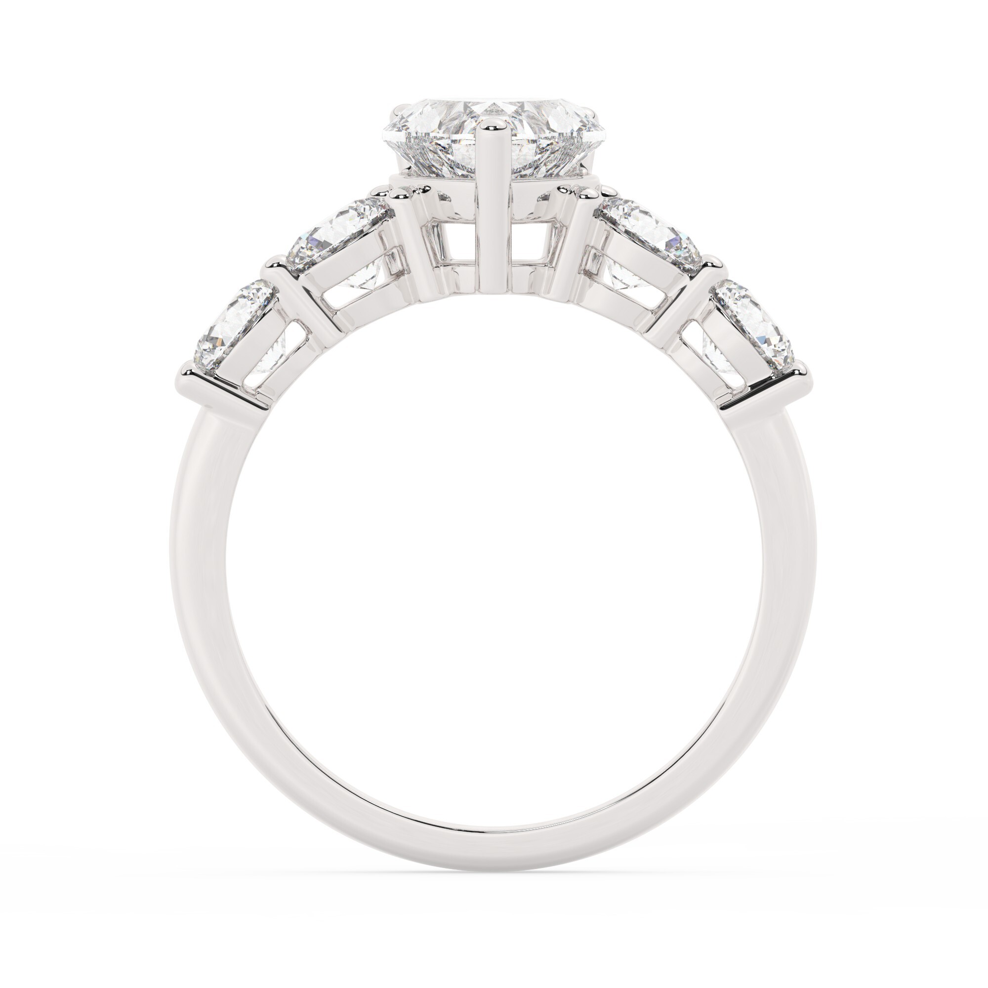 טבעת אירוסין סוליטר וזירקונים בצדדים דגם 50030 כסף מצופה זהב לבן במרכז זירקוניה 2 קראט בחיתוך לב מסביב ובצדדים זירקונים בחיתוך עגול – תמונה 3