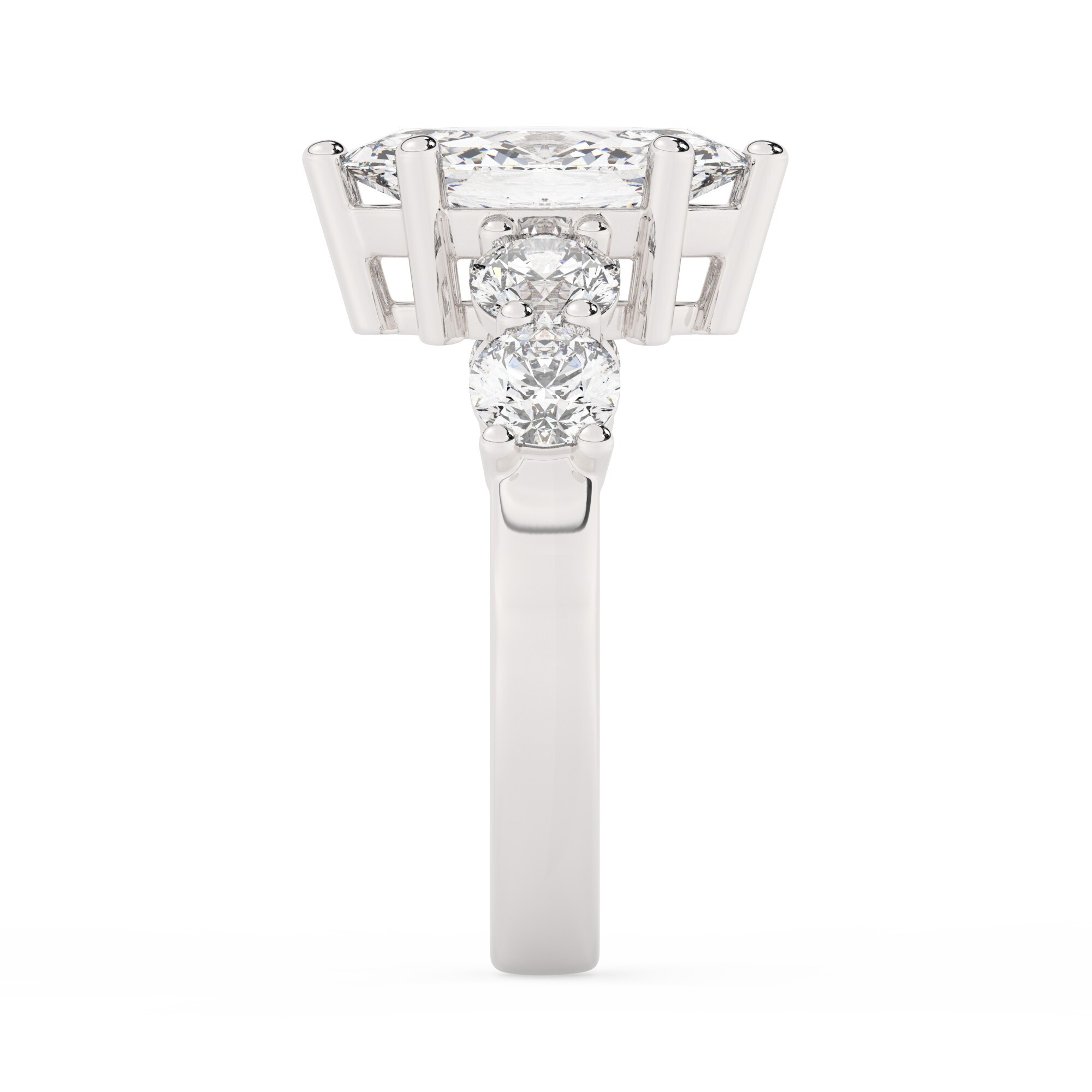 טבעת אירוסין סוליטר וזירקונים בצדדים דגם 50030 כסף מצופה זהב לבן במרכז זירקוניה 4 קראט בחיתוך מרקיזה מסביב ובצדדים זירקונים בחיתוך עגול – תמונה 4