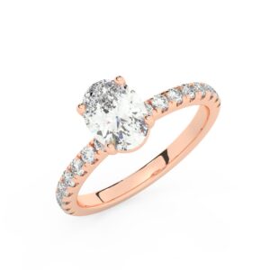 טבעת אירוסין סוליטר וזירקונים בצדדים דגם 50037 זהב אדום רוזגולד 14 קראט במרכז זירקוניה 1.50 קראט בחיתוך אובל מסביב ובצדדים זירקונים בחיתוך עגול