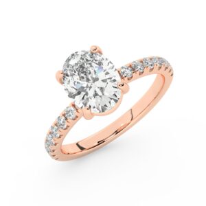 טבעת אירוסין סוליטר וזירקונים בצדדים דגם 50037 זהב אדום רוזגולד 14 קראט במרכז זירקוניה 2 קראט בחיתוך אובל מסביב ובצדדים זירקונים בחיתוך עגול