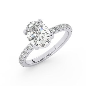 טבעת אירוסין סוליטר וזירקונים בצדדים דגם 50037 זהב לבן 14 קראט במרכז זירקוניה 2.50 קראט בחיתוך אובל מסביב ובצדדים זירקונים בחיתוך עגול