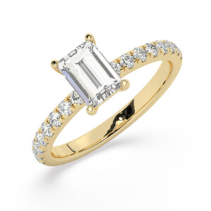 טבעת אירוסין סוליטר וזירקונים בצדדים דגם 50037 זהב צהוב 14 קראט במרכז זירקוניה 0.50 קראט בחיתוך אמרלד מסביב ובצדדים זירקונים בחיתוך עגול