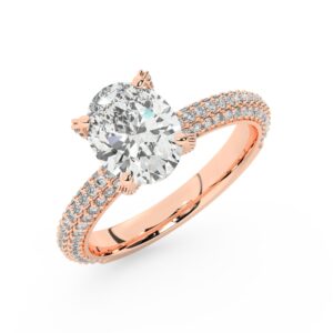 טבעת אירוסין סוליטר ויהלומים בצדדים דגם 50012 זהב אדום רוזגולד 14 קראט במרכז זירקוניה 2 קראט בחיתוך אובל מסביב ובצדדים זירקונים בחיתוך עגול