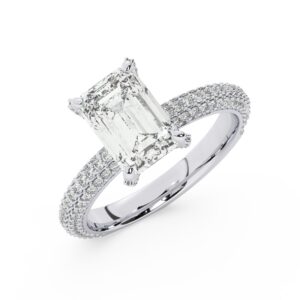 טבעת אירוסין סוליטר ויהלומים בצדדים דגם 50012 זהב לבן 14 קראט במרכז זירקוניה 5 קראט בחיתוך אמרלד מסביב ובצדדים זירקונים בחיתוך עגול