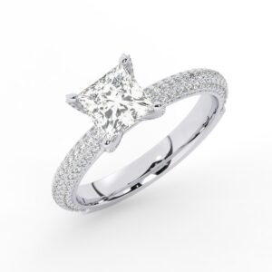 טבעת אירוסין סוליטר ויהלומים בצדדים דגם 50012 זהב לבן 14 קראט במרכז זירקוניה 1 קראט בחיתוך פרינסס מסביב ובצדדים זירקונים בחיתוך עגול