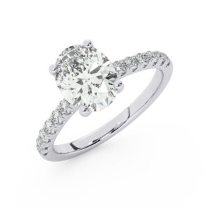 טבעת אירוסין סוליטר ויהלומים בצדדים דגם 50019 זהב לבן 14 קראט במרכז זירקוניה 2.50 קראט בחיתוך אובל מסביב ובצדדים זירקונים בחיתוך עגול