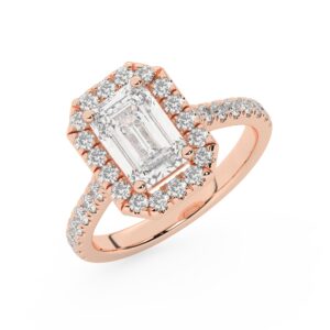 טבעת אירוסין היילו דגם 50026 כסף מצופה זהב אדום רוזגולד במרכז זירקוניה 1.50 קראט בחיתוך אמרלד מסביב ובצדדים זירקונים בחיתוך עגול