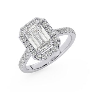 טבעת אירוסין היילו דגם 50026 כסף מצופה זהב לבן במרכז זירקוניה 1.50 קראט בחיתוך אמרלד מסביב ובצדדים זירקונים בחיתוך עגול