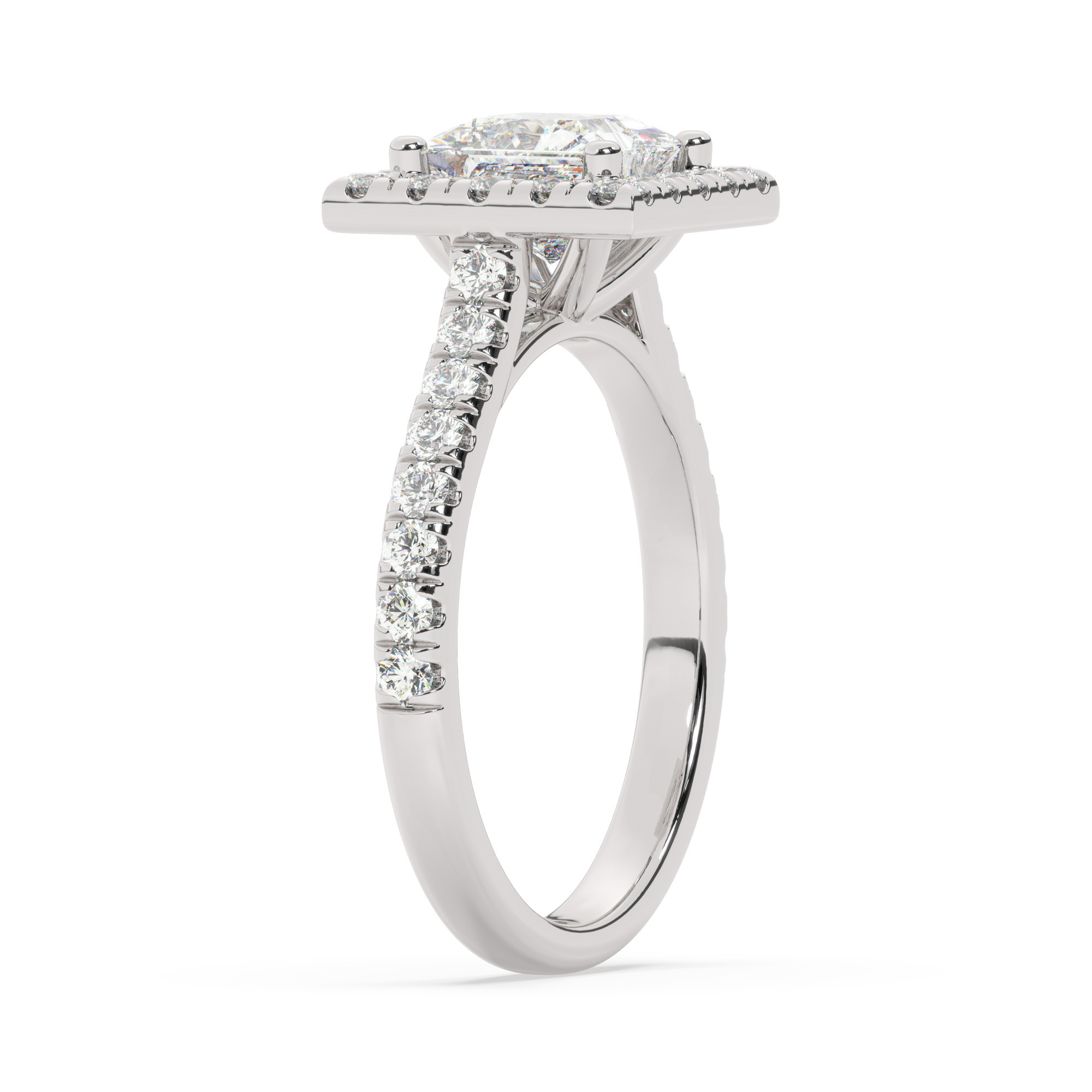 טבעת אירוסין היילו דגם 50026 כסף מצופה זהב לבן במרכז זירקוניה 0.50 קראט בחיתוך פרינסס מסביב ובצדדים זירקונים בחיתוך עגול – תמונה 4