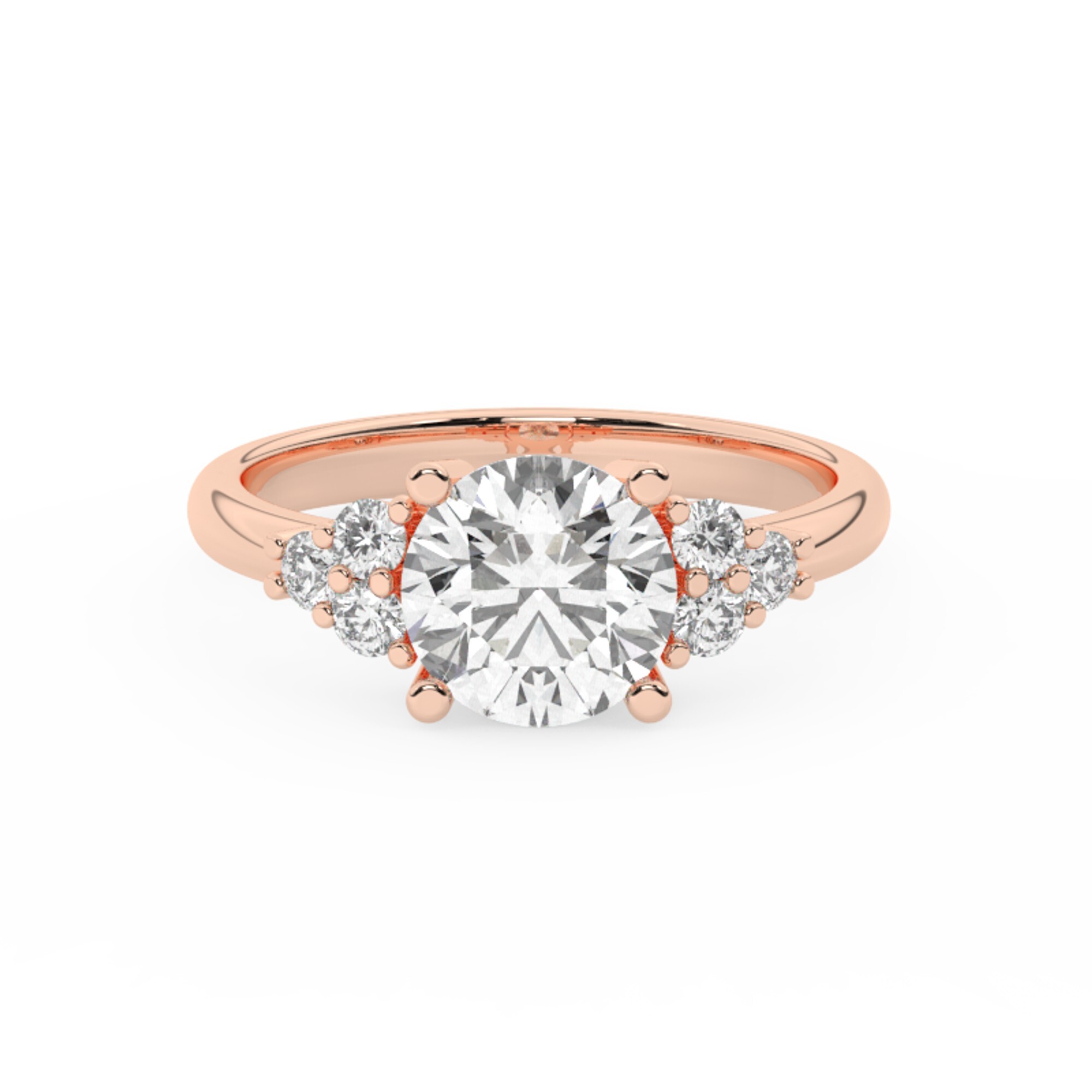 טבעת אירוסין סוליטר וזירקונים בצדדים דגם 50041 זהב אדום רוזגולד 14 קראט במרכז זירקוניה 2.50 קראט בחיתוך עגול מסביב ובצדדים זירקונים בחיתוך עגול – תמונה 2