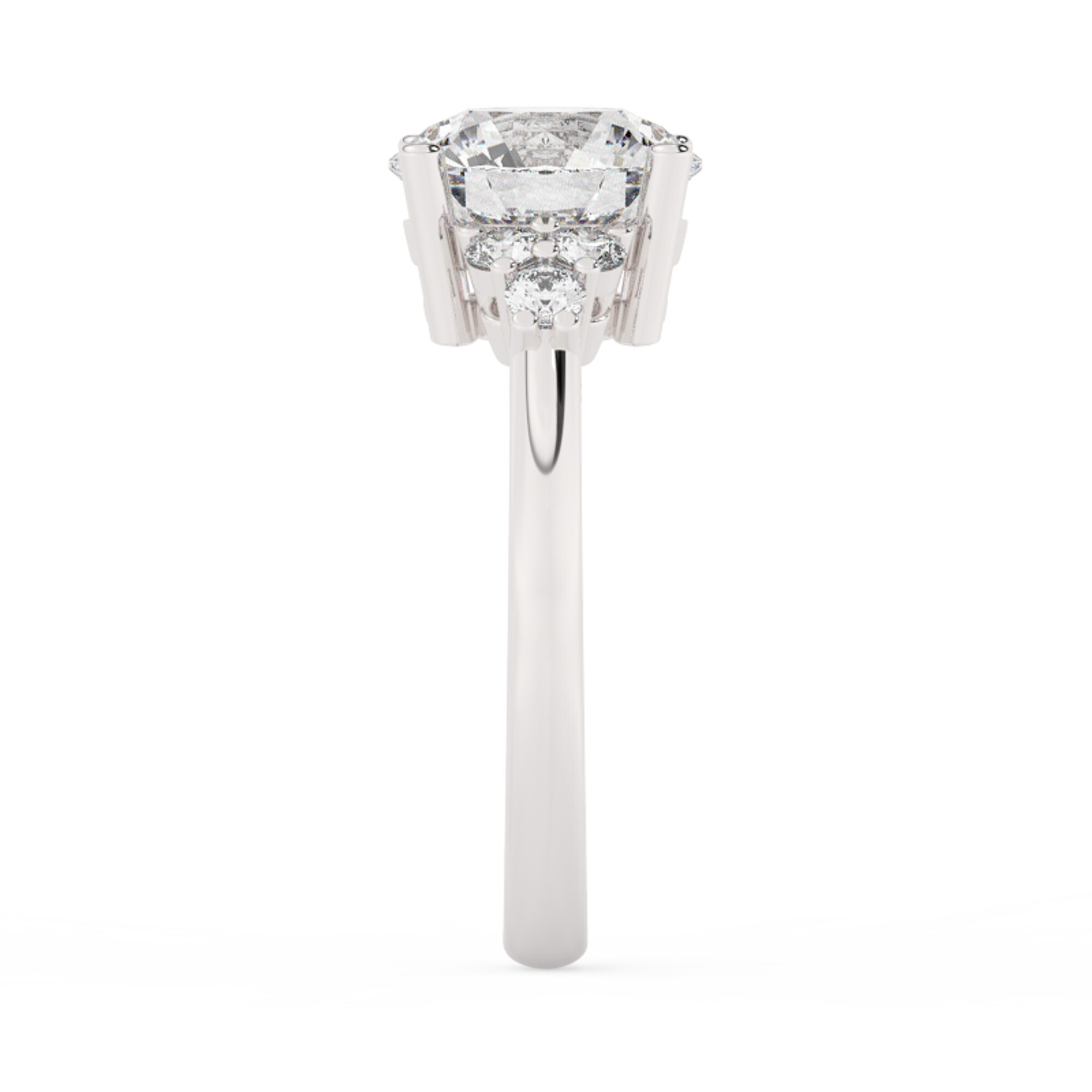 טבעת אירוסין סוליטר וזירקונים בצדדים דגם 50041 זהב לבן 14 קראט במרכז זירקוניה 3 קראט בחיתוך עגול מסביב ובצדדים זירקונים בחיתוך עגול – תמונה 4