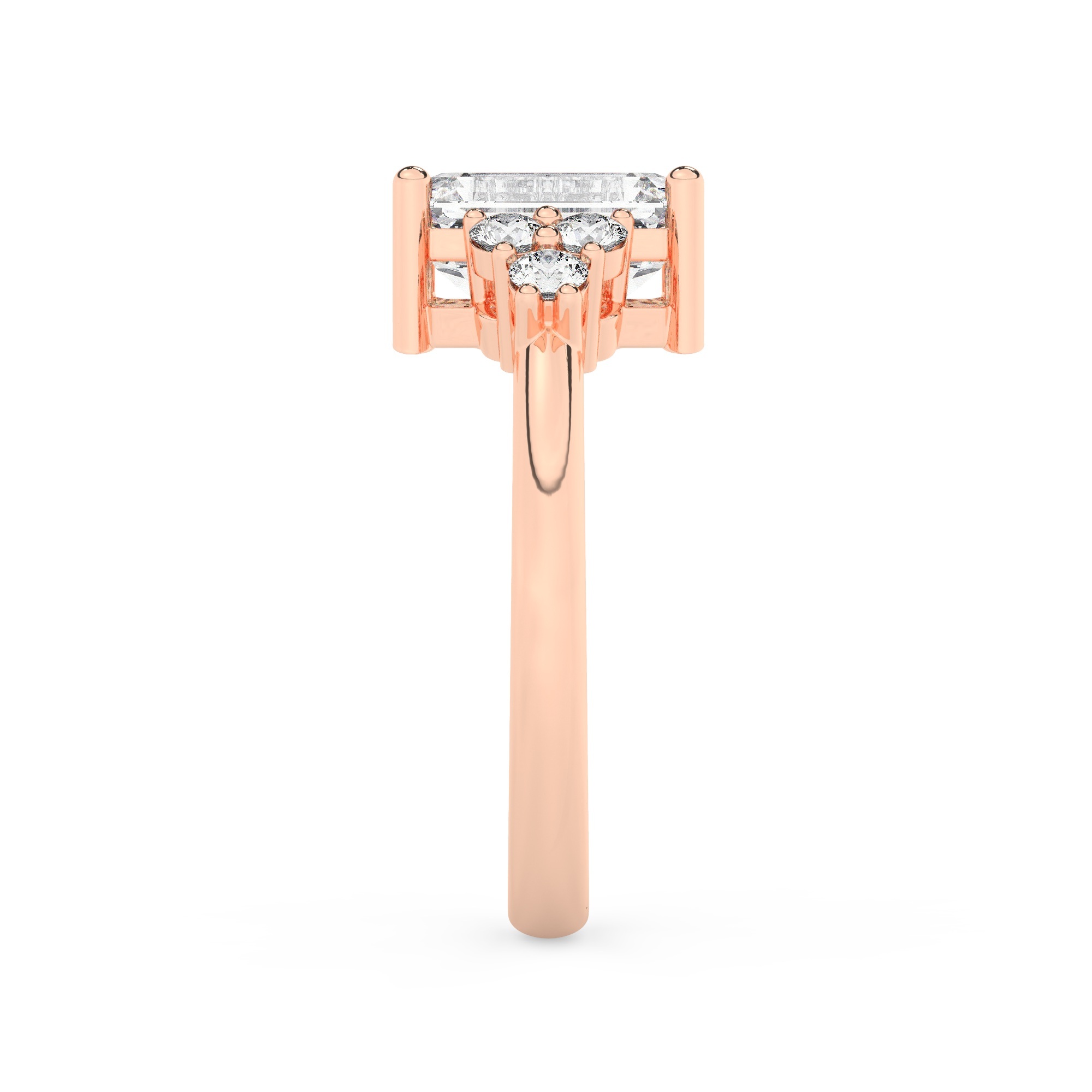 טבעת אירוסין סוליטר ומוסונייט בצדדים דגם 50041 כסף מצופה זהב אדום רוזגולד במרכז אבן מעבדה מוסונייט 5 קראט בחיתוך אמרלד עם תעודה גמולוגית בינלאומית GRA מסביב ובצדדים אבני מעבדה מוסונייט במשקל כולל של 0.30 קראט בחיתוך עגול – תמונה 4