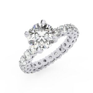 טבעת אירוסין סוליטר ומוסונייט בצדדים איטרנטיני דגם 50044 כסף מצופה זהב לבן במרכז אבן מעבדה מוסונייט 3 קראט בחיתוך עגול עם תעודה גמולוגית בינלאומית GRA מסביב ובצדדים אבני מעבדה מוסונייט במשקל כולל של 1.80 קראט בחיתוך עגול