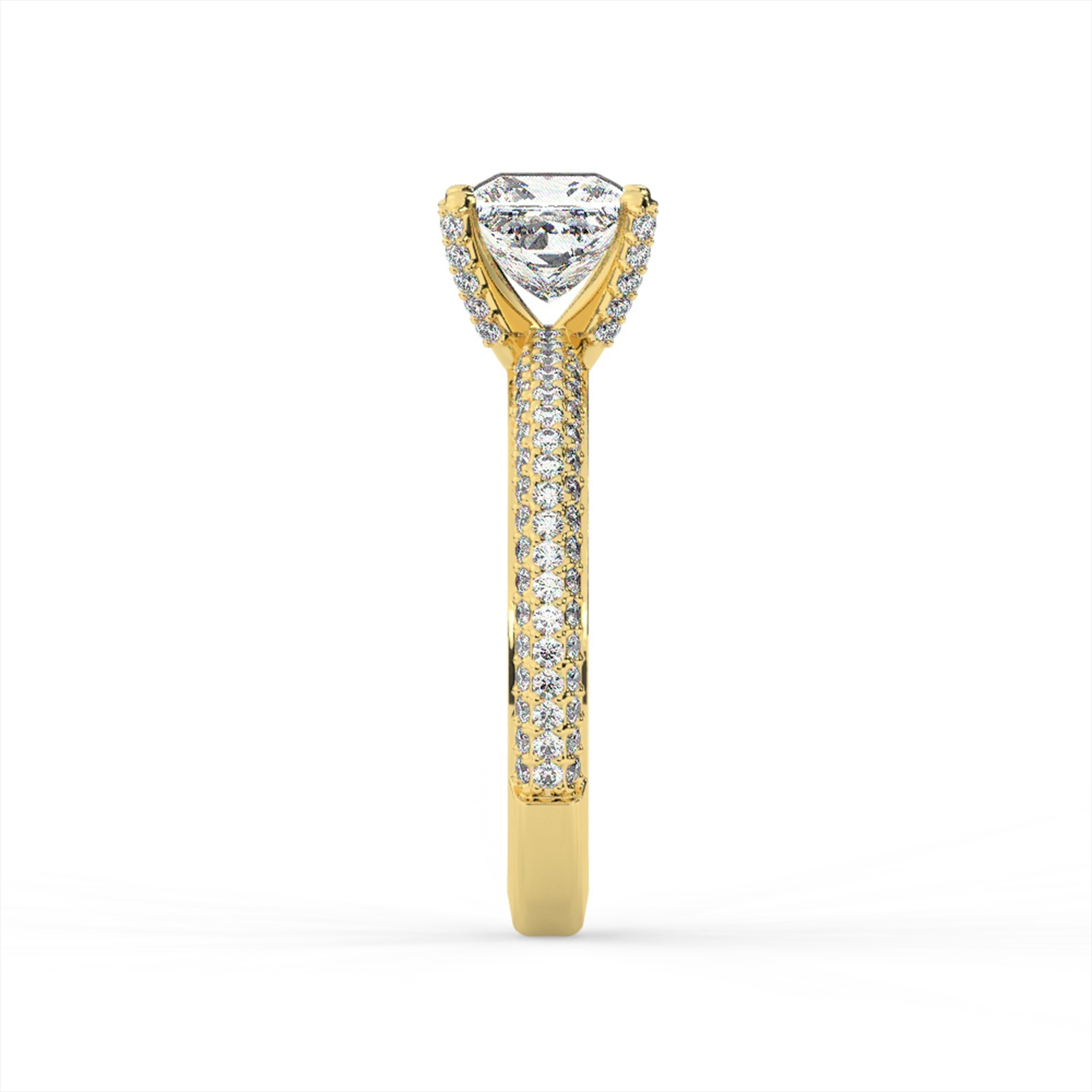 טבעת אירוסין סוליטר ויהלומים בצדדים דגם 50012 כסף מצופה זהב צהוב במרכז אבן מעבדה מוסונייט 2.50 קראט בחיתוך פרינסס עם תעודה גמולוגית בינלאומית GRA מסביב ובצדדים אבני מעבדה מוסונייט במשקל כולל של 0.40 קראט בחיתוך עגול – תמונה 4