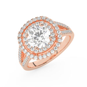טבעת אירוסין היילו דגם 50025 כסף מצופה זהב אדום רוזגולד במרכז אבן מעבדה מוסונייט 2 קראט בחיתוך עגול עם תעודה גמולוגית בינלאומית GRA מסביב ובצדדים אבני מעבדה מוסונייט במשקל כולל של 0.62 קראט בחיתוך עגול