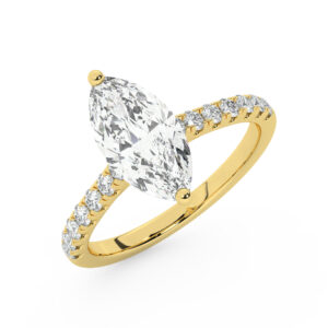 טבעת אירוסין סוליטר ויהלומים בצדדים דגם 50019 כסף מצופה זהב צהוב במרכז יהלום מעבדה 1 קראט בחיתוך מרקיזה עם תעודה גמולוגית אירופאית IGI מסביב ובצדדים יהלומי מעבדה במשקל כולל של 0.28 קראט בחיתוך עגול