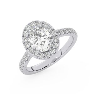 טבעת אירוסין היילו דגם 50026 כסף מצופה זהב לבן במרכז אבן מעבדה מוסונייט 2.50 קראט בחיתוך אובל עם תעודה גמולוגית בינלאומית GRA מסביב ובצדדים אבני מעבדה מוסונייט במשקל כולל של 0.68 קראט בחיתוך עגול