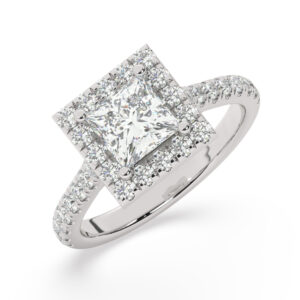 טבעת אירוסין היילו דגם 50026 כסף מצופה זהב לבן במרכז אבן מעבדה מוסונייט 2.50 קראט בחיתוך פרינסס עם תעודה גמולוגית בינלאומית GRA מסביב ובצדדים אבני מעבדה מוסונייט במשקל כולל של 0.68 קראט בחיתוך עגול