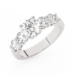 טבעת אירוסין סוליטר ומוסונייט בצדדים דגם 50030 כסף מצופה זהב לבן במרכז אבן מעבדה מוסונייט 1.50 קראט בחיתוך עגול עם תעודה גמולוגית בינלאומית GRA מסביב ובצדדים אבני מעבדה מוסונייט במשקל כולל של 1.08 קראט בחיתוך עגול