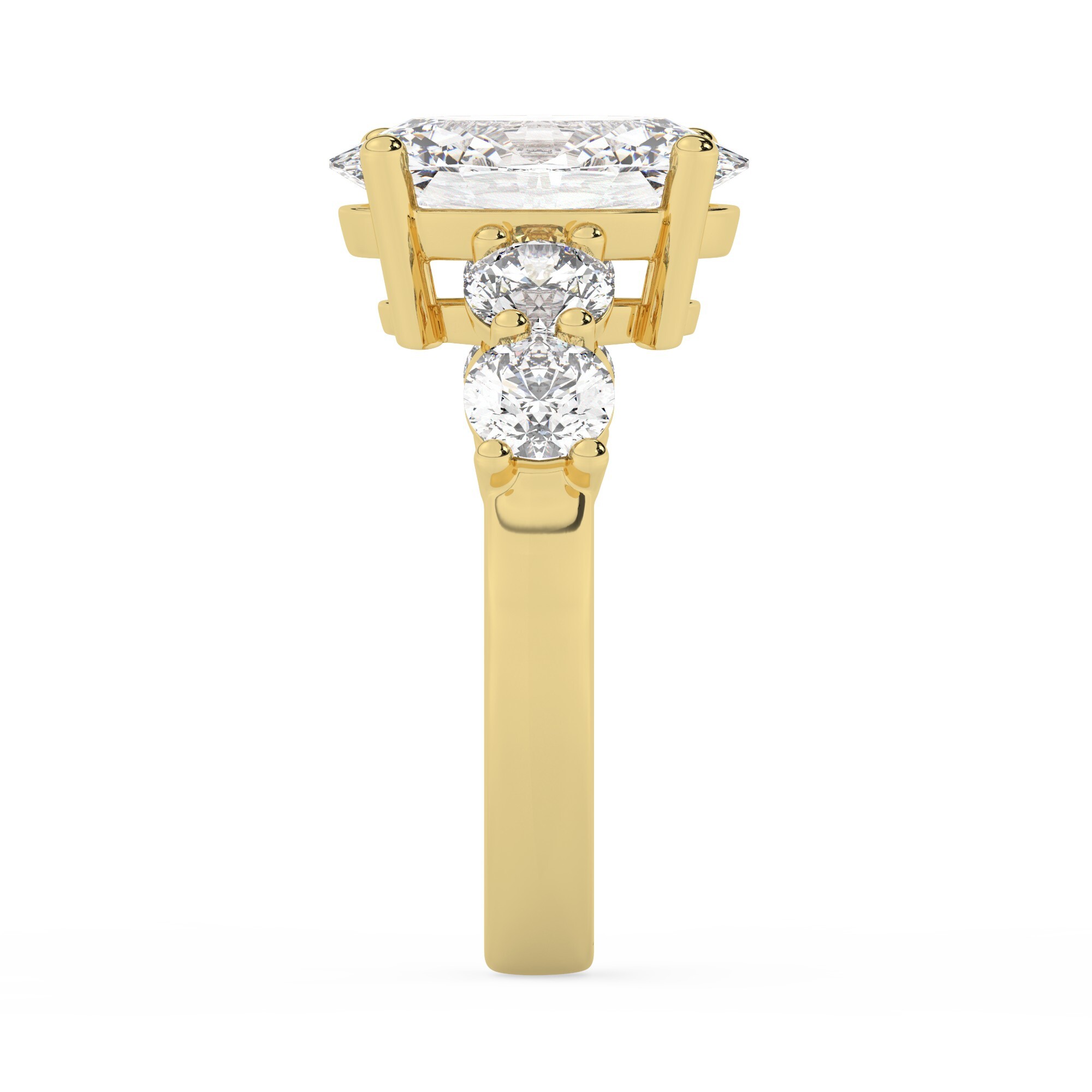 טבעת אירוסין סוליטר ויהלומים בצדדים דגם 50030 כסף מצופה זהב צהוב במרכז יהלום מעבדה 3 קראט בחיתוך אובל עם תעודה גמולוגית אירופאית IGI מסביב ובצדדים יהלומי מעבדה במשקל כולל של 1.08 קראט בחיתוך עגול – תמונה 4