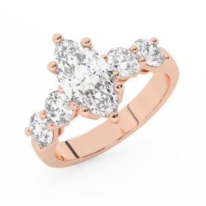 טבעת אירוסין סוליטר ויהלומים בצדדים דגם 50030 כסף מצופה זהב אדום רוזגולד במרכז יהלום מעבדה 1 קראט בחיתוך מרקיזה עם תעודה גמולוגית אירופאית IGI מסביב ובצדדים יהלומי מעבדה במשקל כולל של 1.08 קראט בחיתוך עגול