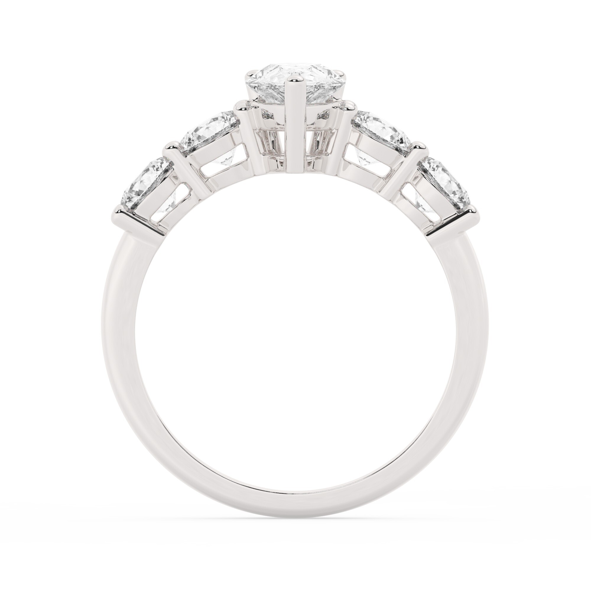 טבעת אירוסין סוליטר ויהלומים בצדדים דגם 50030 כסף מצופה זהב לבן במרכז יהלום מעבדה 3 קראט בחיתוך טיפה עם תעודה גמולוגית אירופאית IGI מסביב ובצדדים יהלומי מעבדה במשקל כולל של 1.08 קראט בחיתוך עגול – תמונה 3