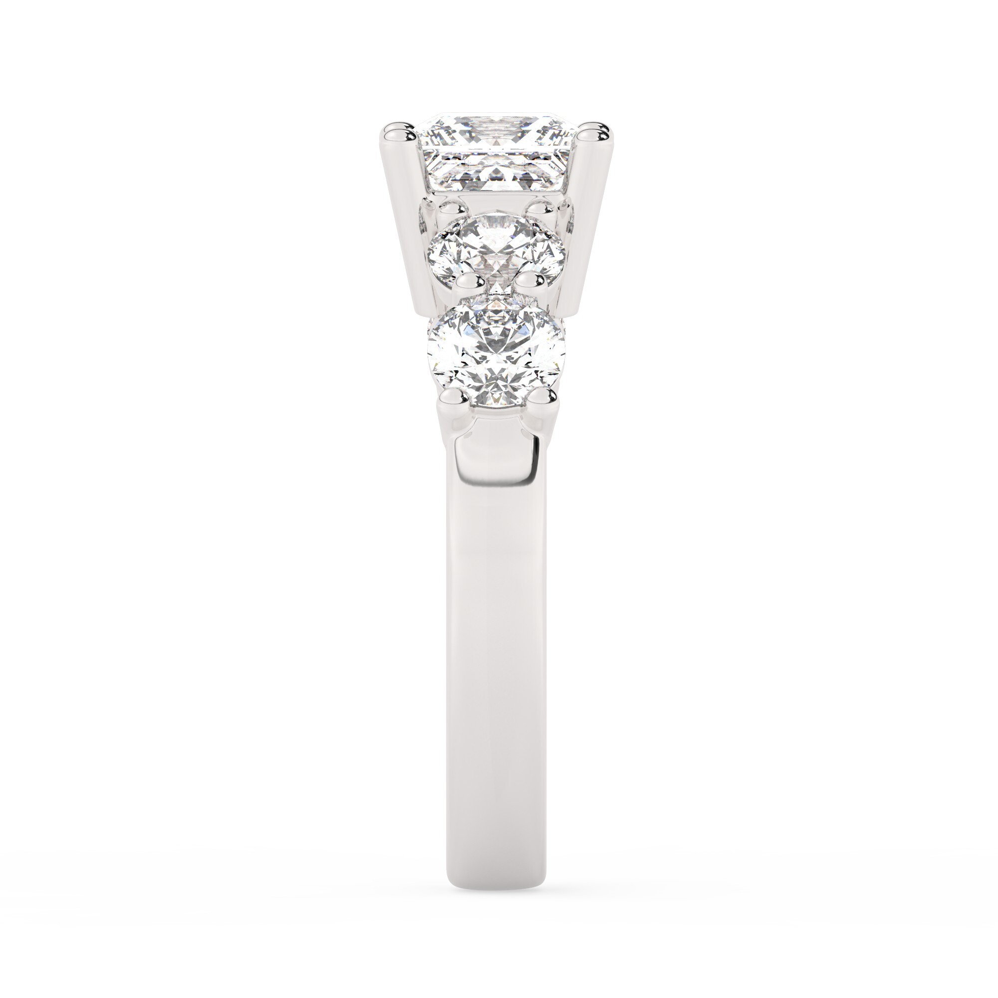 טבעת אירוסין סוליטר ויהלומים בצדדים דגם 50030 כסף מצופה זהב לבן במרכז יהלום מעבדה 1 קראט בחיתוך פרינסס עם תעודה גמולוגית אירופאית IGI מסביב ובצדדים יהלומי מעבדה במשקל כולל של 1.08 קראט בחיתוך עגול – תמונה 4