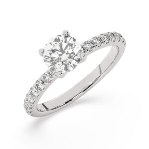 טבעת אירוסין סוליטר ויהלומים בצדדים דגם 50037 כסף מצופה זהב לבן במרכז יהלום מעבדה 1 קראט בחיתוך עגול עם תעודה גמולוגית אירופאית IGI מסביב ובצדדים יהלומי מעבדה במשקל כולל של 0.32 קראט בחיתוך עגול