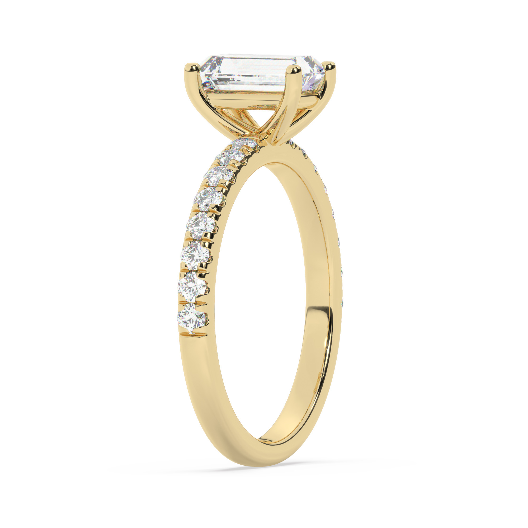 טבעת אירוסין סוליטר ויהלומים בצדדים דגם 50037 כסף מצופה זהב צהוב במרכז יהלום מעבדה 1 קראט בחיתוך אמרלד עם תעודה גמולוגית אירופאית IGI מסביב ובצדדים יהלומי מעבדה במשקל כולל של 0.32 קראט בחיתוך עגול – תמונה 4