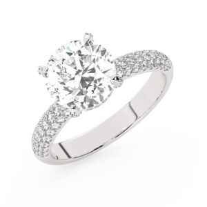 טבעת אירוסין סוליטר וזירקונים בצדדים דגם 50014 כסף מצופה זהב לבן במרכז זירקוניה 5 קראט בחיתוך עגול מסביב ובצדדים זירקונים בחיתוך עגול