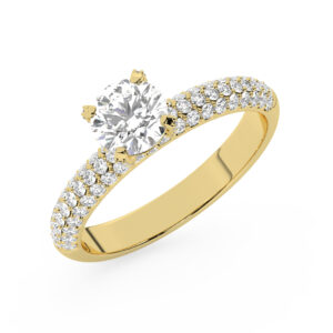 טבעת אירוסין סוליטר ויהלומים בצדדים דגם 50014 כסף מצופה זהב צהוב במרכז יהלום מעבדה 0.75 קראט בחיתוך עגול עם תעודה גמולוגית מסביב ובצדדים יהלומי מעבדה במשקל כולל של 0.50 קראט בחיתוך עגול