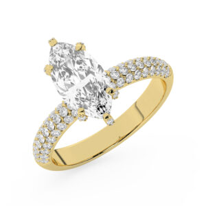 טבעת אירוסין סוליטר ומוסונייט בצדדים דגם 50014 כסף מצופה זהב צהוב במרכז אבן מעבדה מוסונייט 1 קראט בחיתוך מרקיזה עם תעודה גמולוגית בינלאומית GRA מסביב ובצדדים אבני מעבדה מוסונייט במשקל כולל של 0.50 קראט בחיתוך עגול