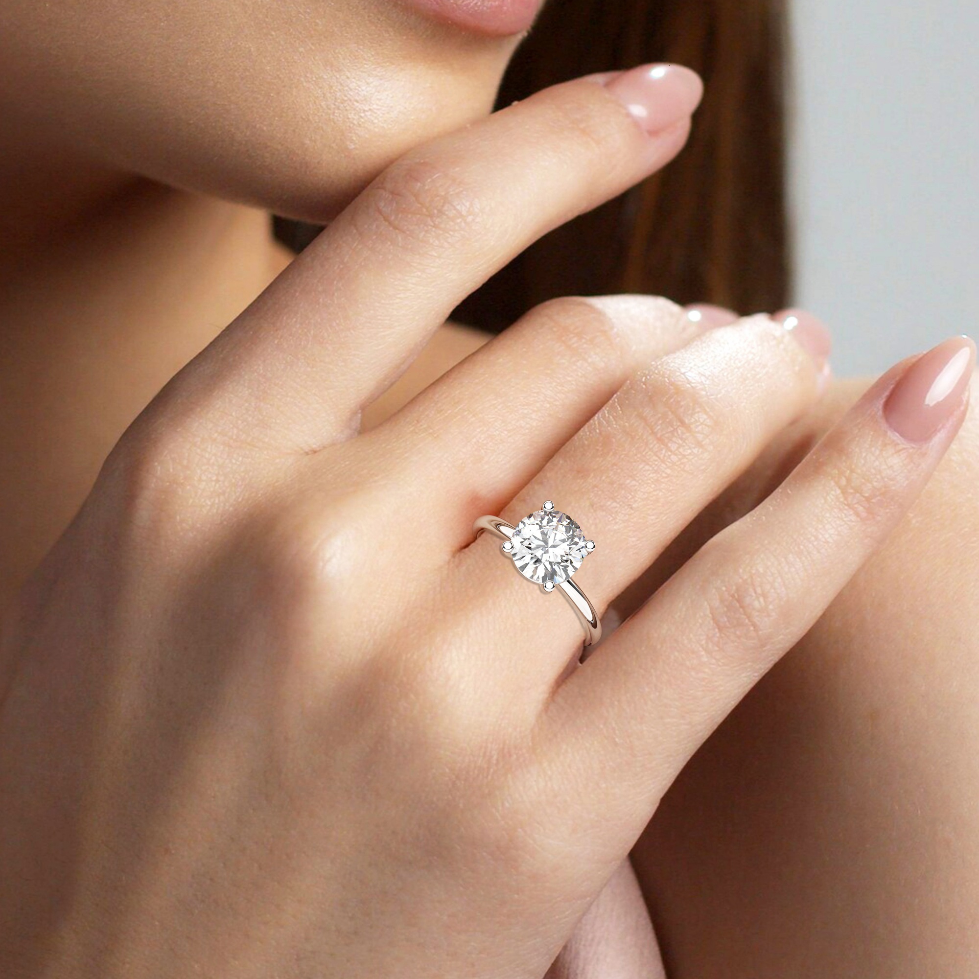 טבעת אירוסין סוליטר דגם 50016 כסף מצופה זהב לבן במרכז אבן מעבדה מוסונייט במשקל כולל של 5 קראט בחיתוך עגול עם תעודה גמולוגית בינלאומית GRA – תמונה 6