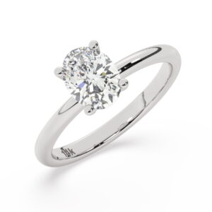 טבעת אירוסין סוליטר דגם 50016 כסף מצופה זהב לבן במרכז יהלום מעבדה במשקל כולל של 1.50 קראט בחיתוך אובל עם תעודה גמולוגית אירופאית IGI