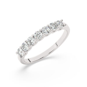 טבעת חצי איטרניטי שיבוץ יו קולקציה 3 דגם 50127W כסף מצופה זהב לבן משובצת אבני מעבדה מוסונייט במשקל כולל של 0.60 קראט עם תעודה גמולוגית