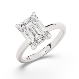 טבעת אירוסין סוליטר דגם 50016 זהב לבן 14 קראט במרכז זירקוניה במשקל כולל של 4 קראט בחיתוך אמרלד עם תעודה גמולוגית