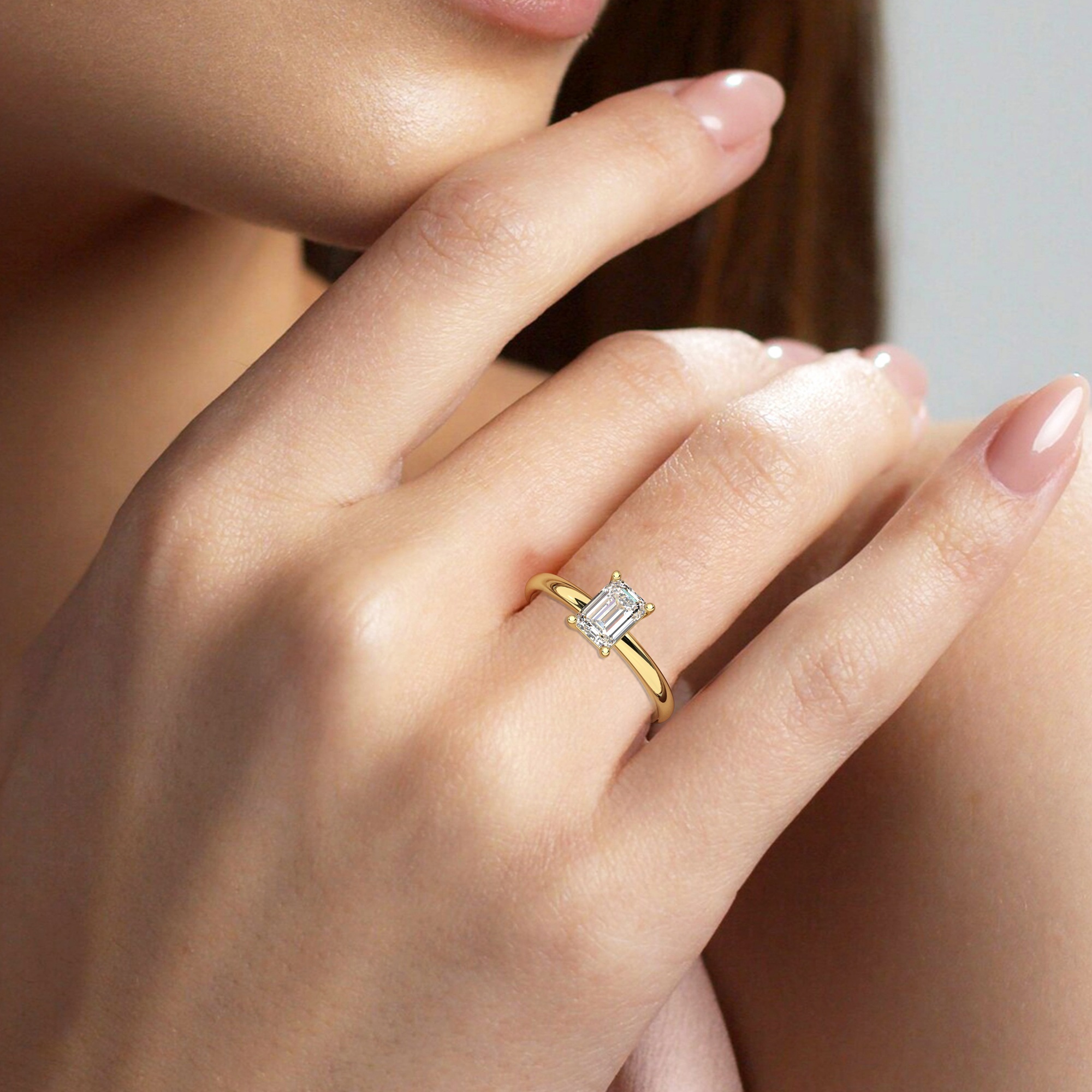 טבעת אירוסין סוליטר דגם 50016 זהב צהוב 14 קראט במרכז זירקוניה במשקל כולל של 0.75 קראט בחיתוך אמרלד עם תעודה גמולוגית – תמונה 6