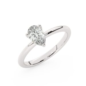 טבעת אירוסין סוליטר דגם 50016 זהב לבן 14 קראט במרכז זירקוניה במשקל כולל של 5 קראט בחיתוך טיפה עם תעודה גמולוגית