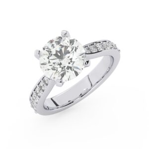 טבעת אירוסין סוליטר וזירקונים בצדדים דגם 50017 זהב לבן 14 קראט במרכז זירקוניה 2.50 קראט בחיתוך עגול מסביב ובצדדים זירקונים בחיתוך עגול