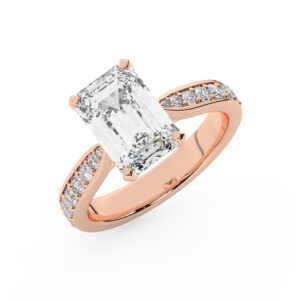 טבעת אירוסין סוליטר וזירקונים בצדדים דגם 50017 זהב אדום רוזגולד 14 קראט במרכז זירקוניה 5 קראט בחיתוך אמרלד מסביב ובצדדים זירקונים בחיתוך עגול